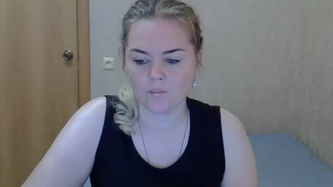 Snapshot of karennelsonx chatting on June 2026 07:28:01 AM karennelsonx online show from June 2026 07:28:01 AM