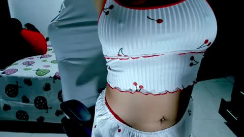 Snapshot of karly_shiine_ chatting on April 2026 12:00:02 AM karly. online show from April 2026 12:00:02 AM