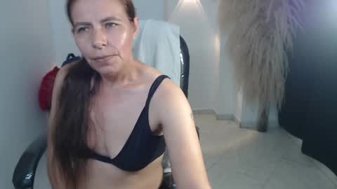 Snapshot of karlye_hot chatting on January 2026 03:53:02 AM KARLYE online show from January 2026 03:53:02 AM