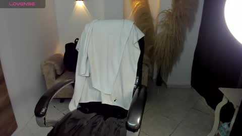 Snapshot of karlye_hot chatting on February 2026 03:00:02 AM KARLYE online show from February 2026 03:00:02 AM