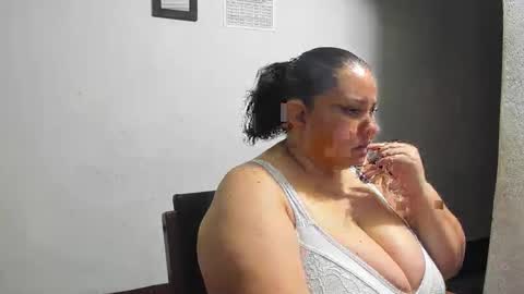 Snapshot of karol103900 chatting on April 2026 03:06:02 AM Karol online show from April 2026 03:06:02 AM
