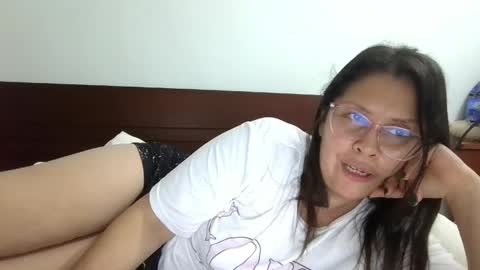 Snapshot of karol_gill chatting on May 2026 05:01:02 AM Karol online show from May 2026 05:01:02 AM
