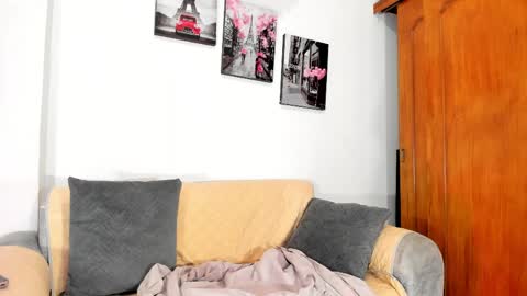 karol_w10 online show from April 2026 12:14:02 PM