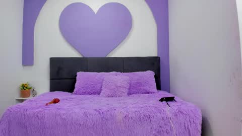 Snapshot of karola_cute_ chatting on December 2025 02:30:02 AM katalina online show from December 2025 02:30:02 AM