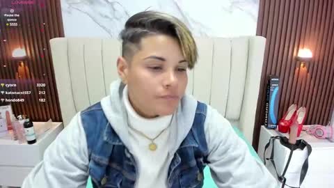Snapshot of karolandluna chatting on February 2025 08:19:02 AM Karol and Luna online show from February 2025 08:19:02 AM