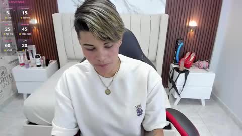 Snapshot of karolandluna chatting on February 2025 02:39:02 AM Karol and Luna online show from February 2025 02:39:02 AM