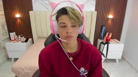 Snapshot of karolandluna chatting on February 2025 02:36:02 AM Karol and Luna online show from February 2025 02:36:02 AM