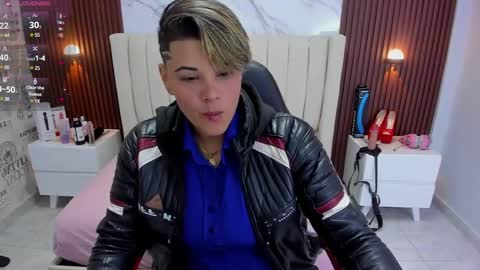 Snapshot of karolandluna chatting on February 2025 02:37:02 AM Karol and Luna online show from February 2025 02:37:02 AM