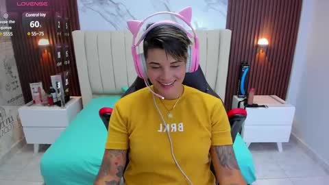 Snapshot of karolandluna chatting on March 2025 02:30:02 AM Karol and Luna online show from March 2025 02:30:02 AM