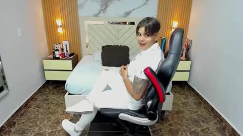 Snapshot of karolandluna chatting on October 2025 07:47:02 PM Karol and Luna online show from October 2025 07:47:02 PM