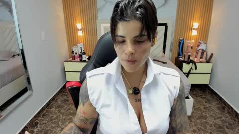 Snapshot of karolandluna chatting on November 2025 07:35:01 PM Karol and Luna online show from November 2025 07:35:01 PM