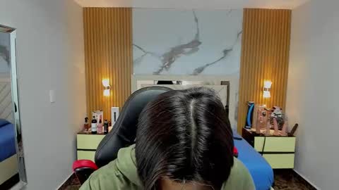 Snapshot of karolandluna chatting on December 2025 08:04:02 PM Karol and Luna online show from December 2025 08:04:02 PM