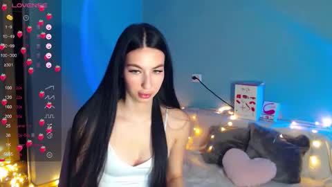 Kira online show from October 2025 02:30:02 AM