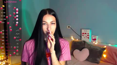 Kira online show from November 2025 02:11:01 AM