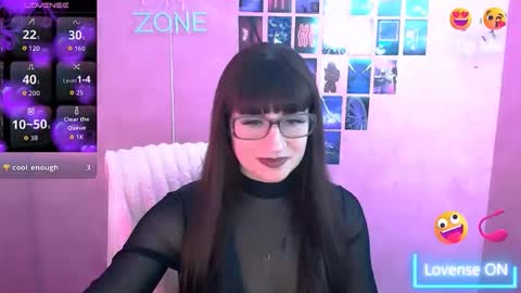 Snapshot of karolina_mia chatting on December 2025 06:55:01 AM Caroline online show from December 2025 06:55:01 AM