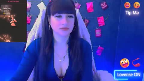 Snapshot of karolina_mia chatting on April 2026 05:52:01 AM Caroline online show from April 2026 05:52:01 AM