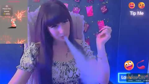 Snapshot of karolina_mia chatting on April 2026 11:32:01 AM Caroline online show from April 2026 11:32:01 AM
