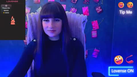 Snapshot of karolina_mia chatting on April 2026 05:46:01 AM Caroline online show from April 2026 05:46:01 AM