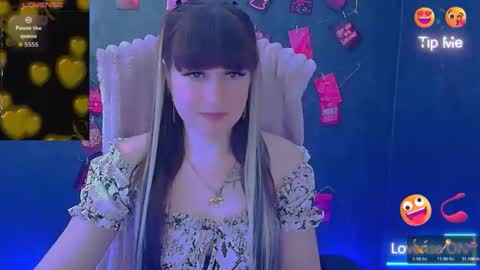Snapshot of karolina_mia chatting on May 2026 05:45:01 AM Caroline online show from May 2026 05:45:01 AM