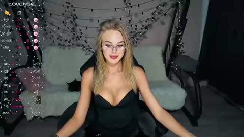 KarolinaHayes online show from July 2026 04:33:02 PM