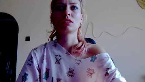 karoline121 online show from November 2025 09:00:02 AM