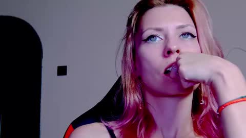 karoline121 online show from November 2025 09:58:02 PM