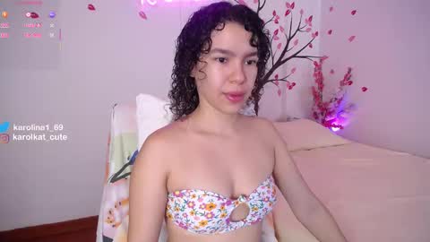 Karolina 3 online show from September 2025 02:05:02 PM