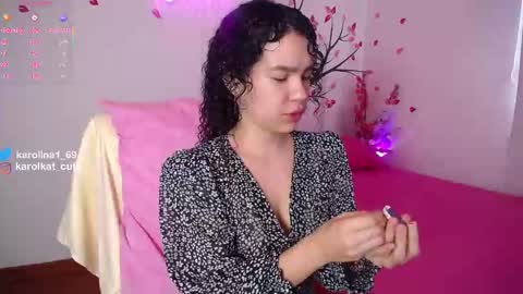 Karolina 3 online show from September 2025 01:38:01 PM