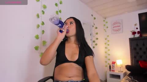 Snapshot of karolperes chatting on December 2025 06:56:02 PM Karol online show from December 2025 06:56:02 PM