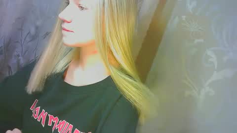 Snapshot of karolynafox chatting on September 2025 09:22:01 AM Caroline Fox online show from September 2025 09:22:01 AM