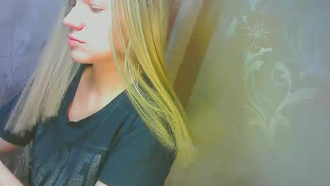 Snapshot of karolynafox chatting on September 2025 08:49:01 AM Caroline Fox online show from September 2025 08:49:01 AM