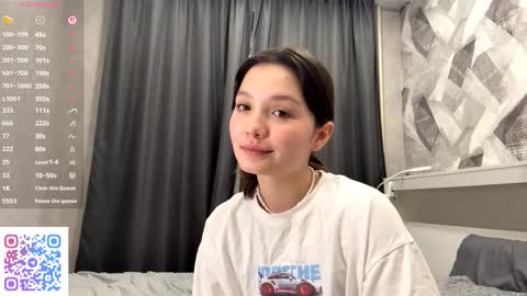 Snapshot of kassandrataulbee chatting on November 2025 12:48:01 PM Kira online show from November 2025 12:48:01 PM