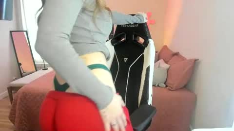 Kitty Kat online show from December 2024 10:37:01 PM