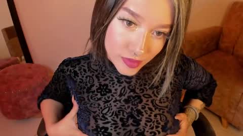 Snapshot of kat_apple chatting on March 2026 01:22:02 AM Alicia online show from March 2026 01:22:02 AM