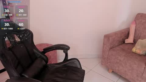 Snapshot of kat_apple chatting on April 2026 08:18:01 PM Alicia online show from April 2026 08:18:01 PM