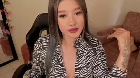 Snapshot of kat_apple chatting on April 2026 09:48:01 PM Alicia online show from April 2026 09:48:01 PM