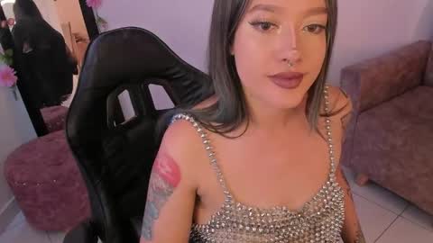 Snapshot of kat_apple chatting on April 2026 07:58:01 PM Alicia online show from April 2026 07:58:01 PM