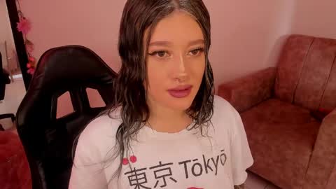 Snapshot of kat_apple chatting on April 2026 05:47:01 PM Alicia online show from April 2026 05:47:01 PM