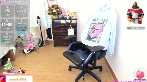 Kat       online show from December 2024 10:32:02 PM