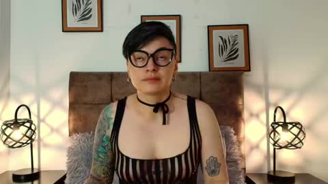 Snapshot of kat_paradisse chatting on April 2026 11:53:01 AM kat paradisse online show from April 2026 11:53:01 AM