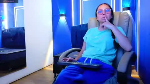 Snapshot of katalina07 chatting on June 2026 08:51:02 PM Katalina online show from June 2026 08:51:02 PM
