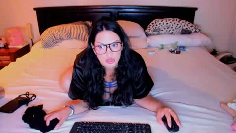 Snapshot of katarina_synnn chatting on June 2026 02:32:02 PM kata online show from June 2026 02:32:02 PM
