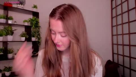 Snapshot of kate_cuddle chatting on March 2026 02:48:01 AM Kate online show from March 2026 02:48:01 AM