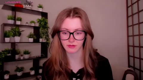 Snapshot of kate_cuddle chatting on March 2026 02:38:02 AM Kate online show from March 2026 02:38:02 AM