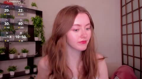 Snapshot of kate_cuddle chatting on April 2026 02:33:01 AM Kate online show from April 2026 02:33:01 AM