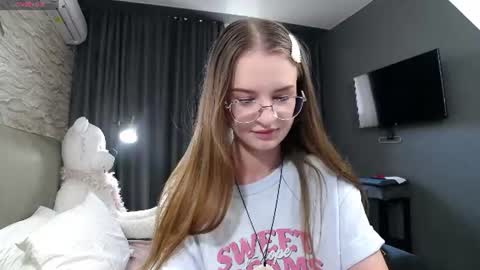 Snapshot of kate_jonson chatting on July 2026 08:10:01 AM .Be kind and gentle with me and I will do my best for you. online show from July 2026 08:10:01 AM