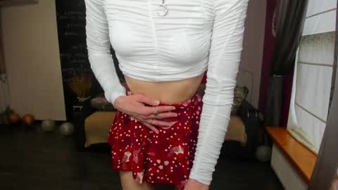 Snapshot of kate_millersi chatting on April 2026 11:43:01 AM Kare online show from April 2026 11:43:01 AM