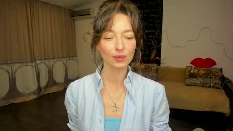 Snapshot of kate_millersi chatting on April 2026 12:10:01 PM Kare online show from April 2026 12:10:01 PM