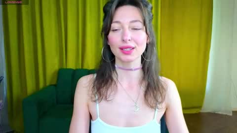 Snapshot of kate_millersi chatting on April 2026 11:42:02 AM Kare online show from April 2026 11:42:02 AM