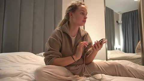 katedoe online show from March 2025 01:23:02 PM